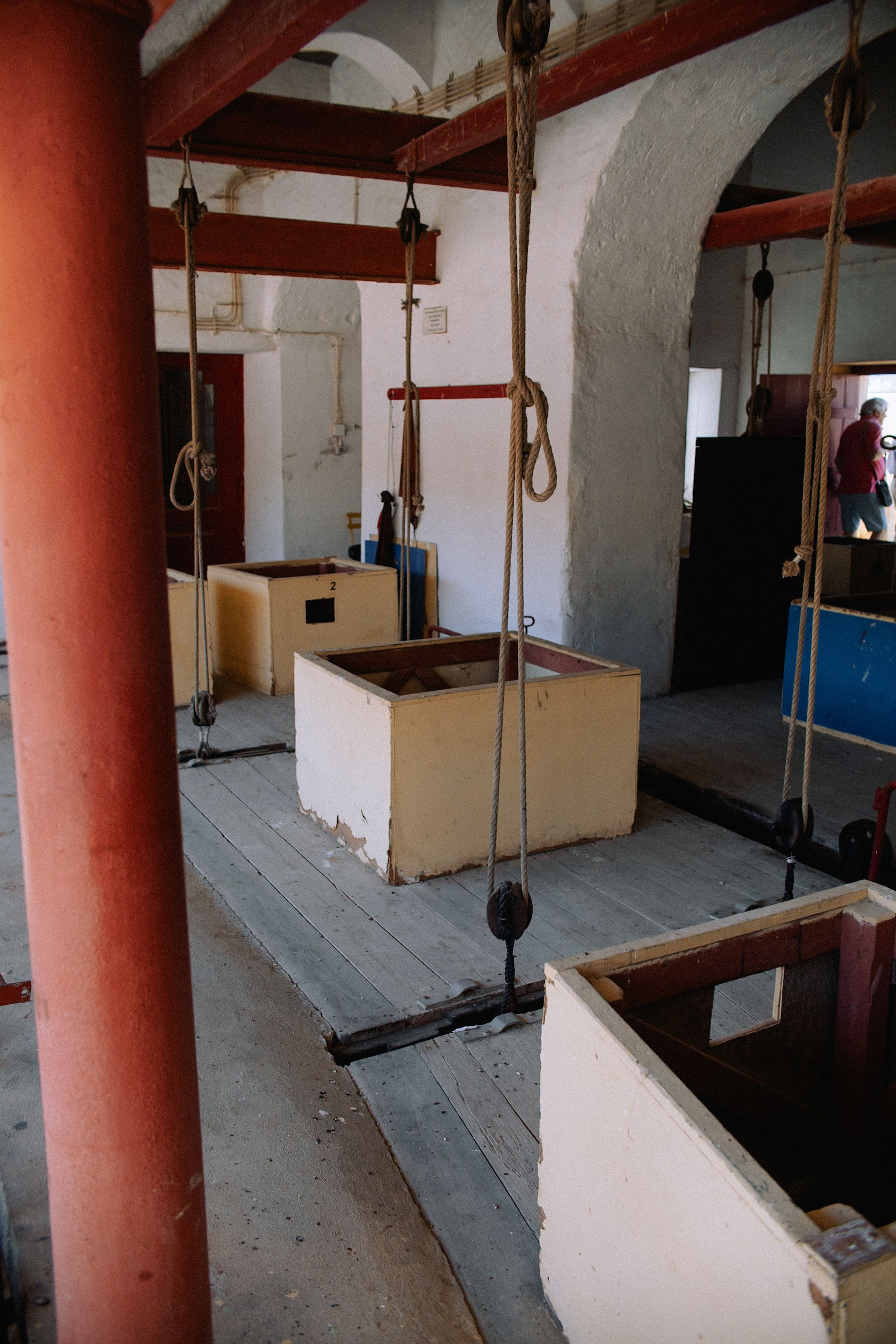 Instalações internas com cordas e caixas